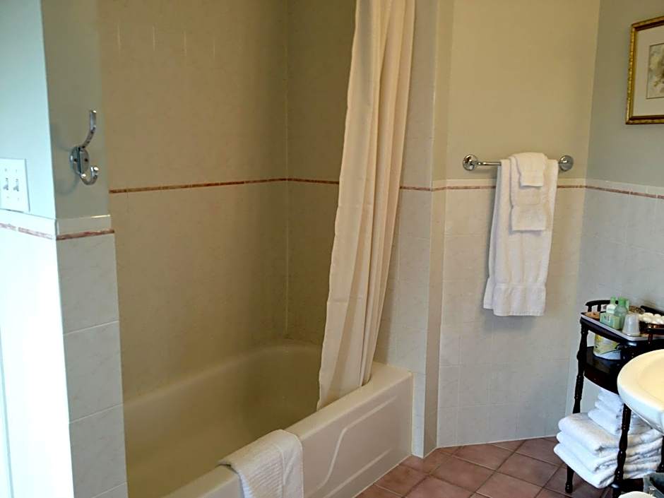 The Inn at Ragged Edge