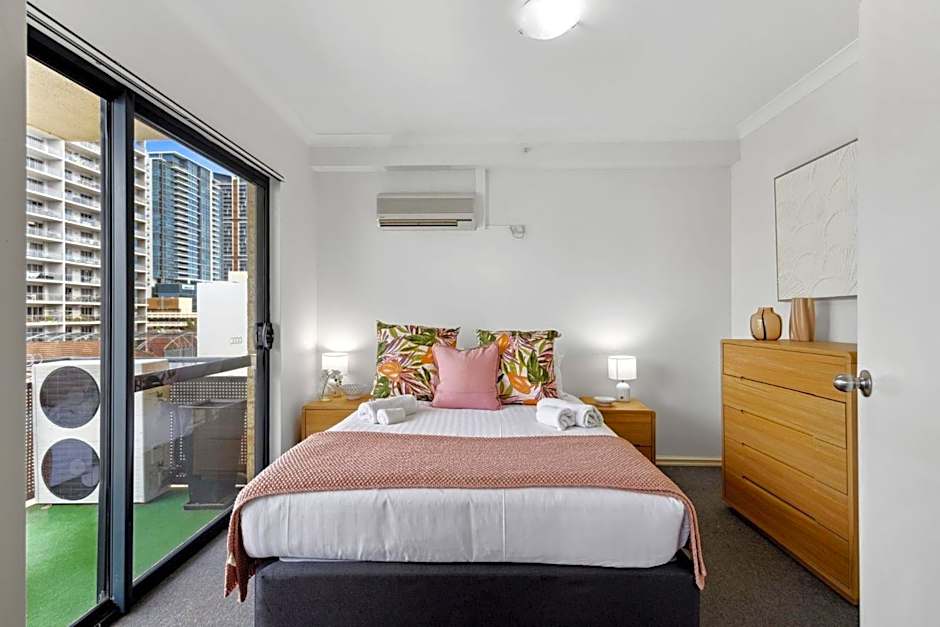 Cozy City Apartment with Stunning Views and Ameni