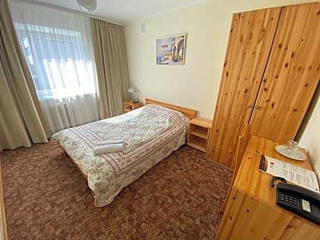 Single - Shared Bathroom