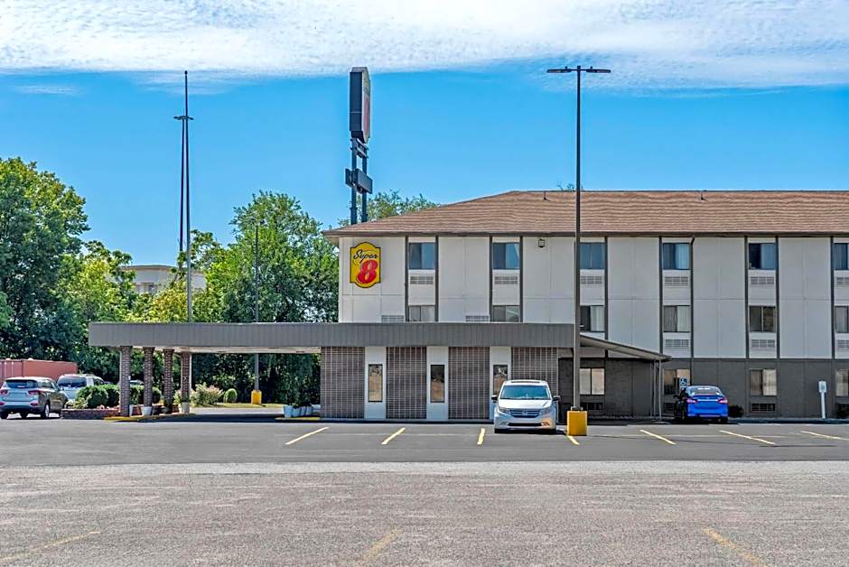 Super 8 by Wyndham Terre Haute