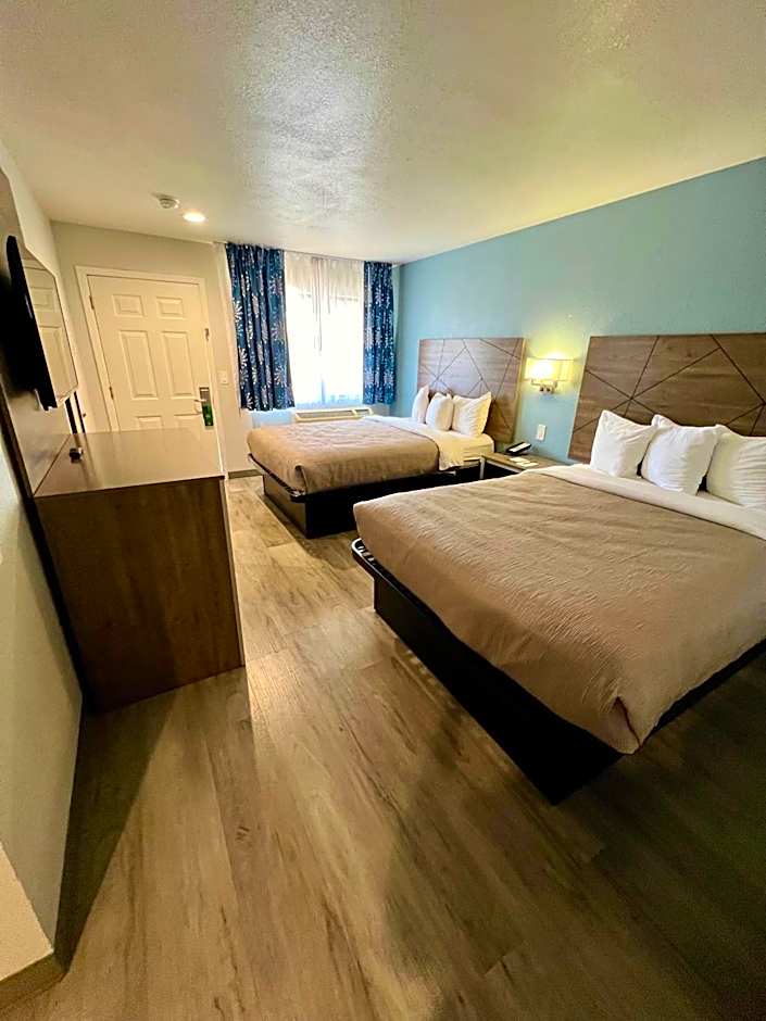 Photo 1 of 5 of 2 Queen Beds with Sofabed Suite