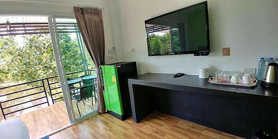 Thipburee Riverside Hotel