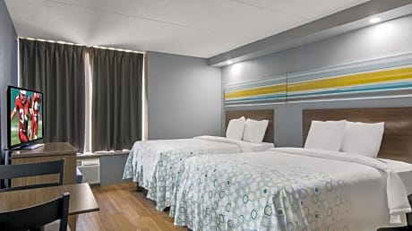 HomeTowne Studios & Conference Center Chicago - N Aurora Naperville