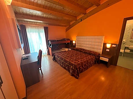 Premium Quadruple Room