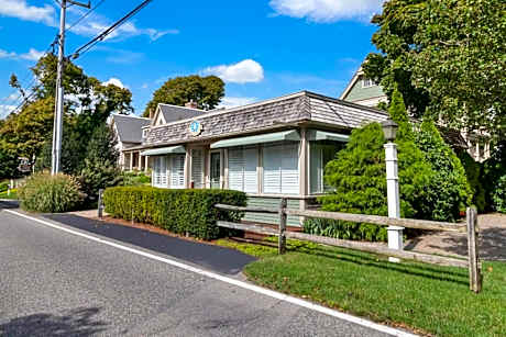 Queen Room - Winstead Inn