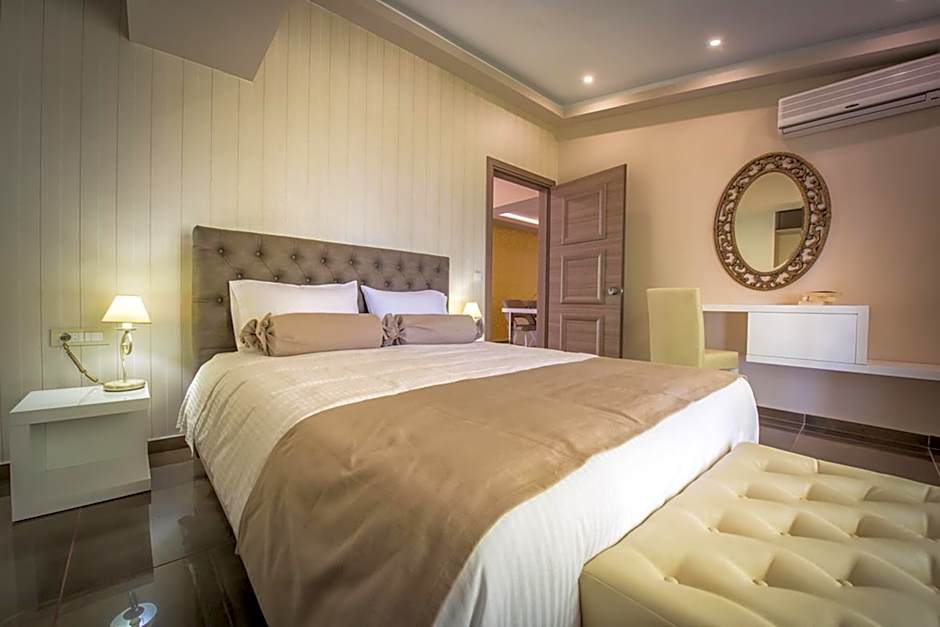 Koukounaria Hotel & Suites