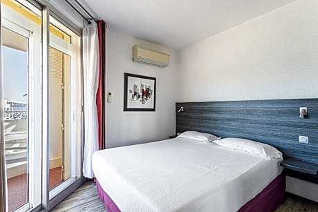 Double Room with Balcony and Sea View