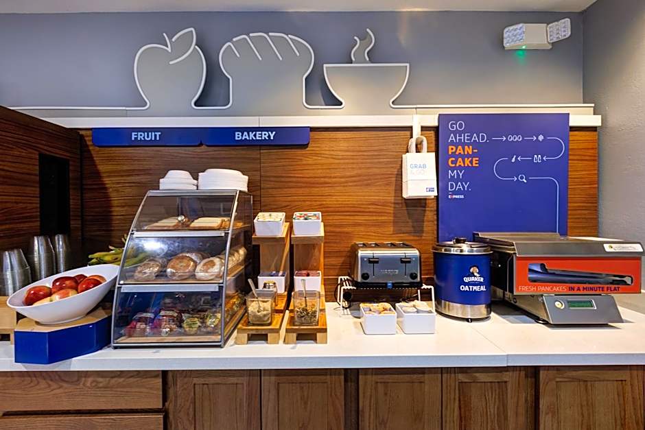 Holiday Inn Express & Suites Shelbyville Indianapolis by IHG