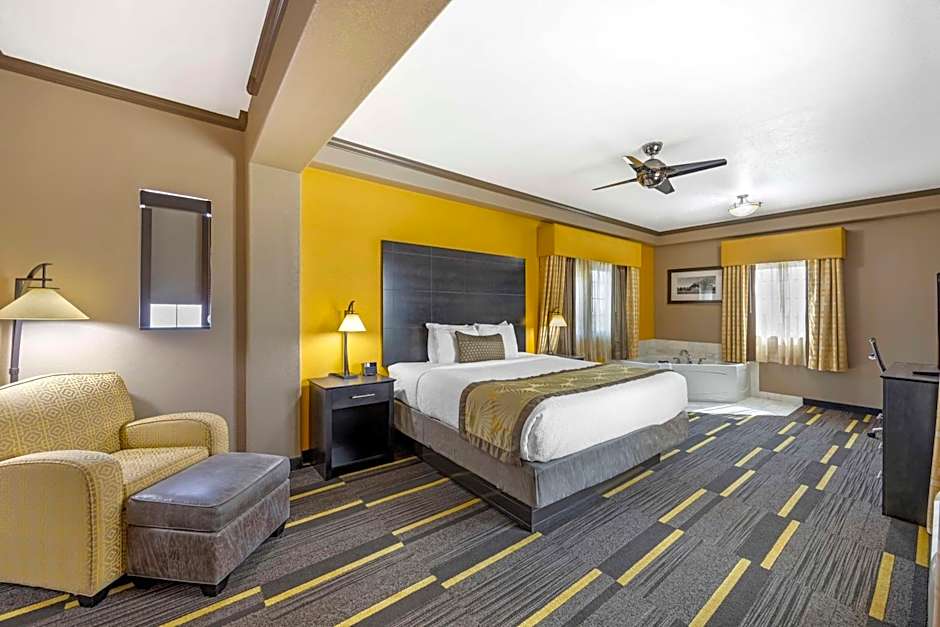 Best Western Plus Emerald Inn & Suites