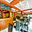 Super OYO Townhouse Oak Maxi Hotel Legian