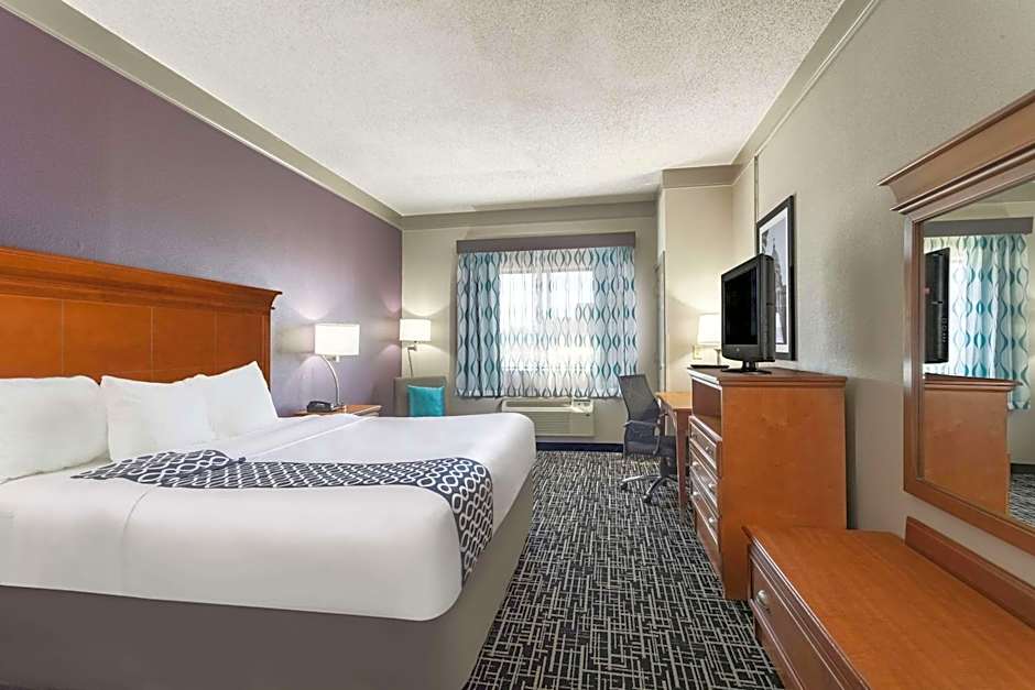 La Quinta Inn & Suites by Wyndham Jackson Airport/Pearl
