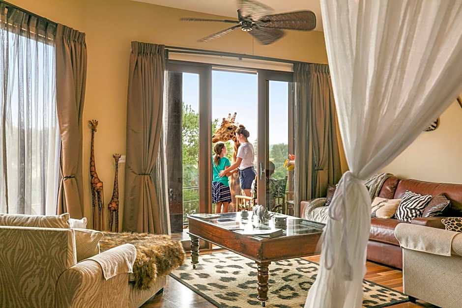 Photo 1 of 4 of Giraffe Tree House