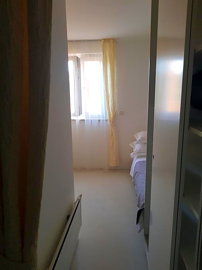 Apartments Fontana Zambratija