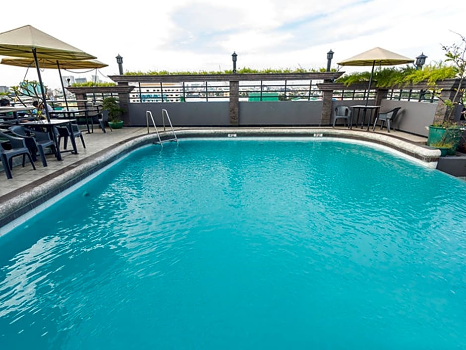 Urban Travellers Hotel