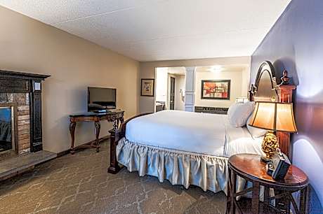 Historic Main Mill 2 Room King Suite with Jet Tub