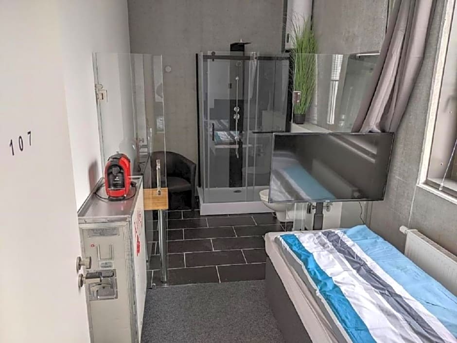 BUSINESS-MOTEL free WiFi & massage, air-con, XXL-Parking