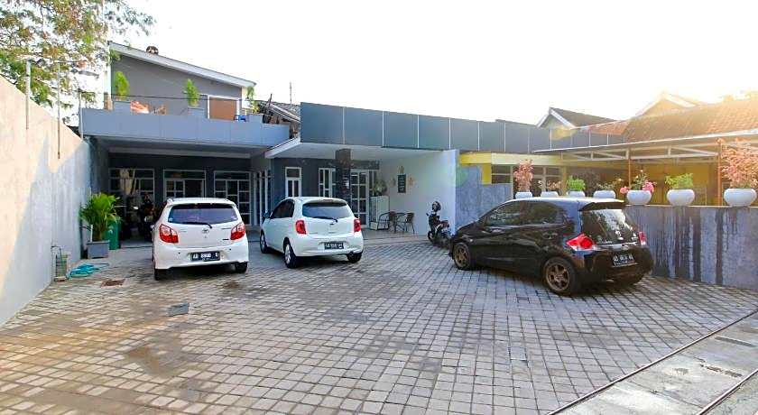 RedDoorz near Klaten Train Station