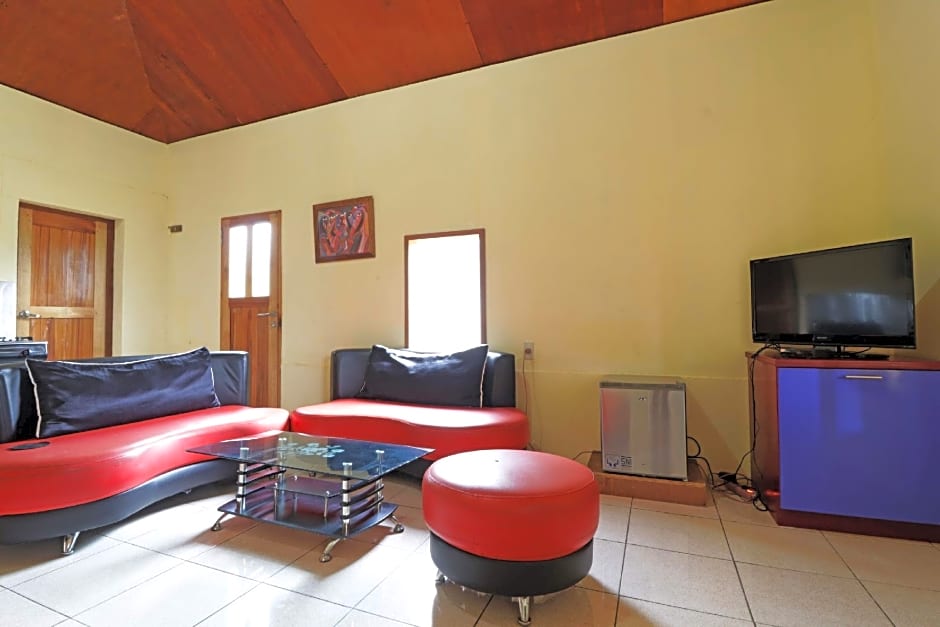 Tuk Tuk Timbul Bungalows