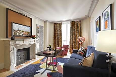 Suite with Free Bottle of Champagne