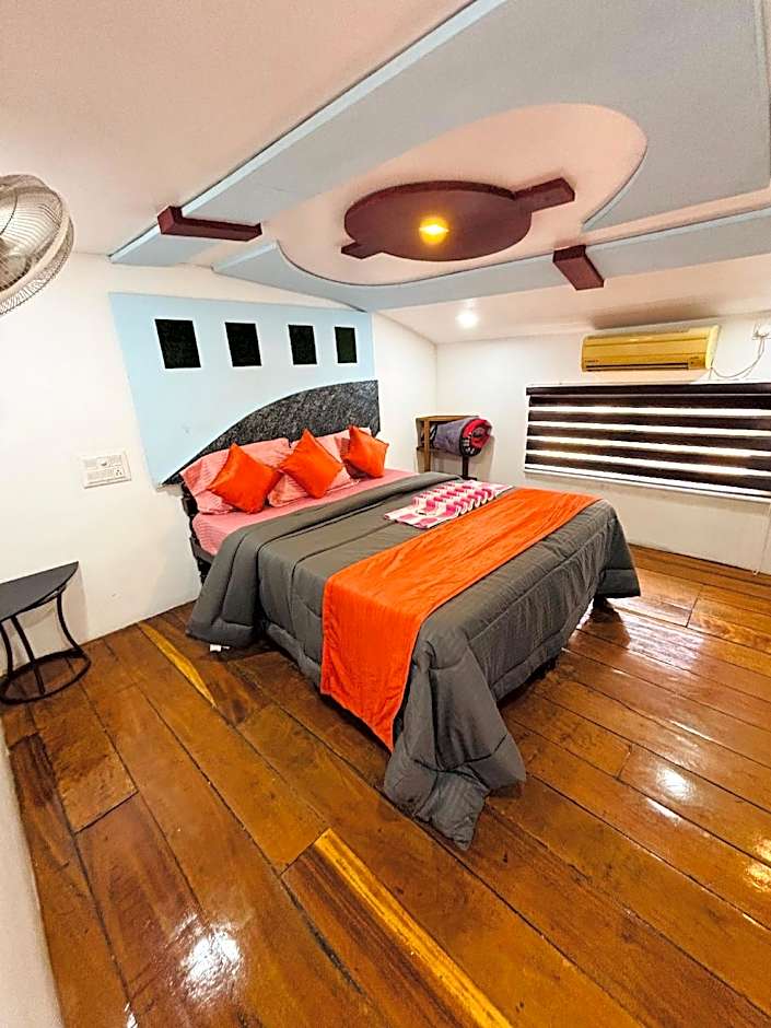 Sreekrishna Houseboat C/o Sreekrishna ayurveda Panchakarma Centre                               