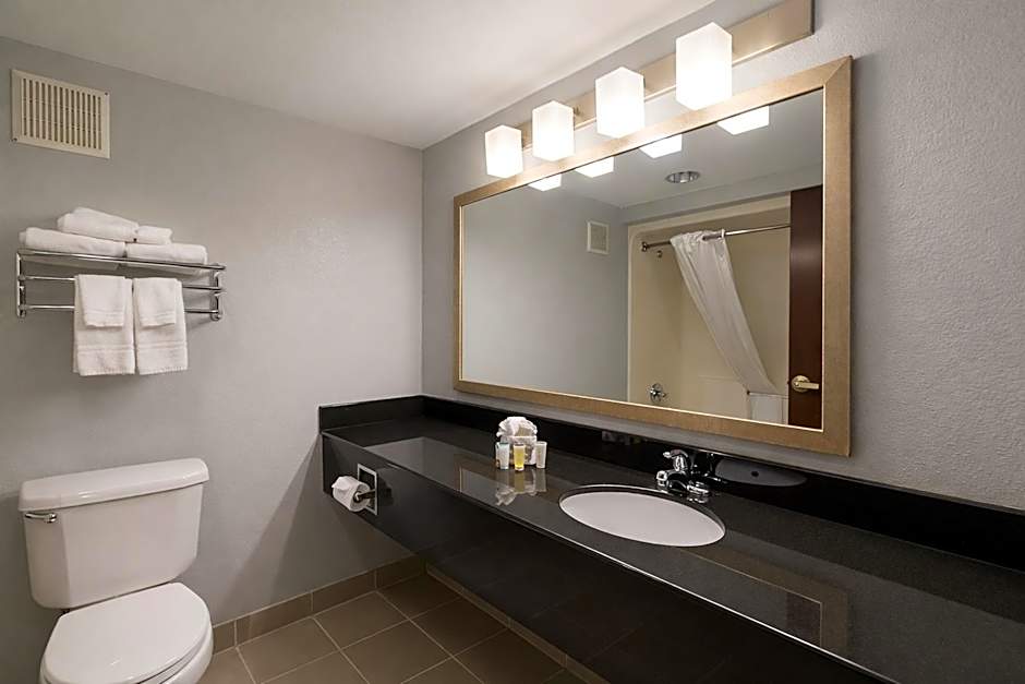 Greenfield Inn & Suites Owensboro, KY Airport