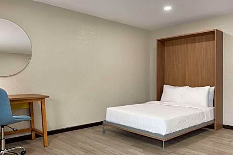 1 Double Murphy Bed Non Smoking