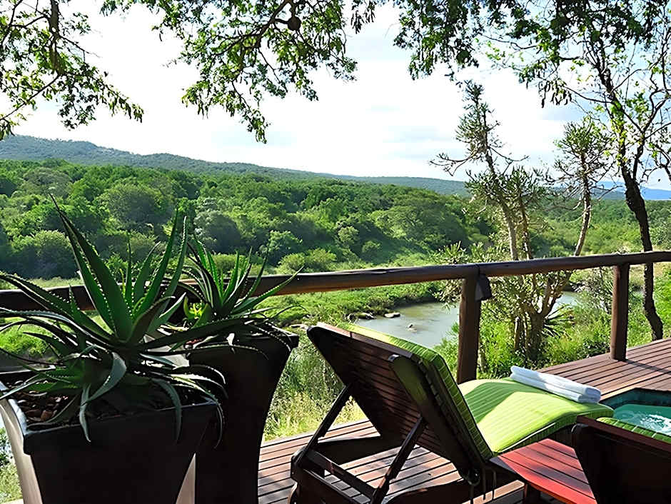 Amakhosi Safari Lodge