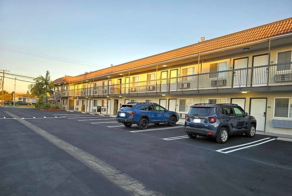 Travelodge by Wyndham Fullerton Near Anaheim