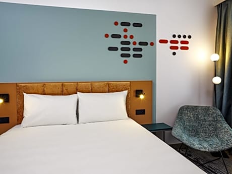 Standard Room with One Double Bed and One Single Bed