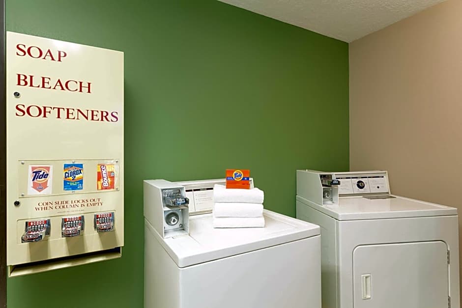 Super 8 by Wyndham Green River