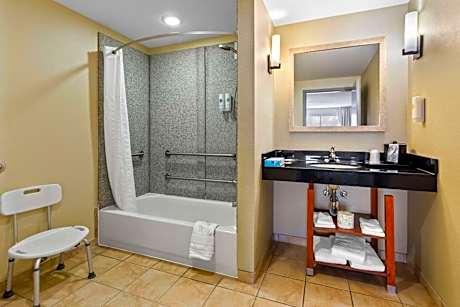 Queen Suite with Two Queen Beds - Accessible/Non-Smoking