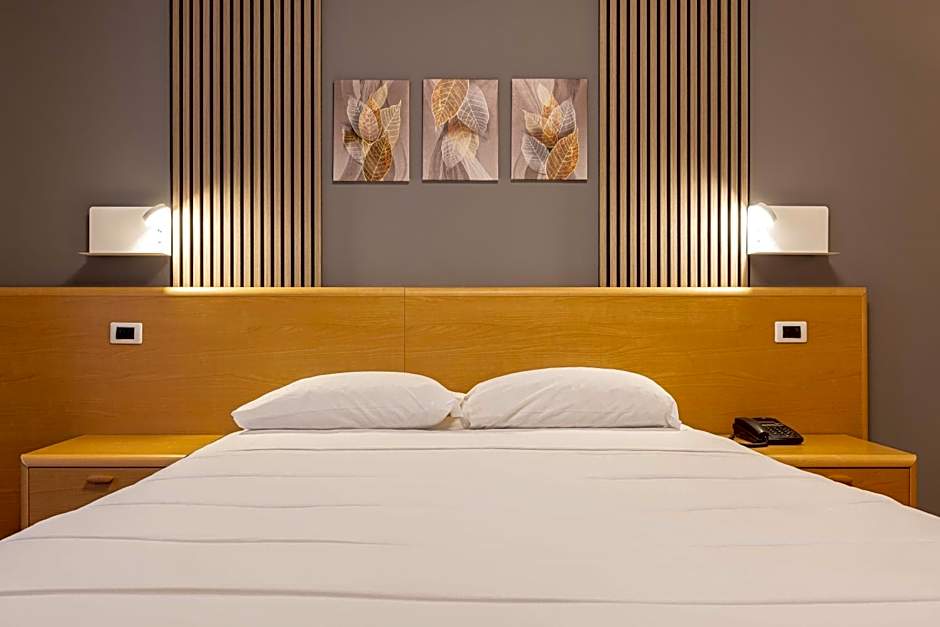 Photo 1 of 14 of Superior 1 King Bed, View