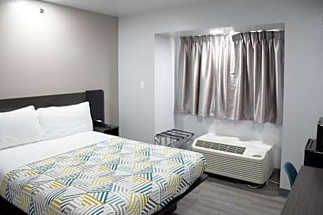 1 Queen Bed | Non-Smoking, Micfridge
