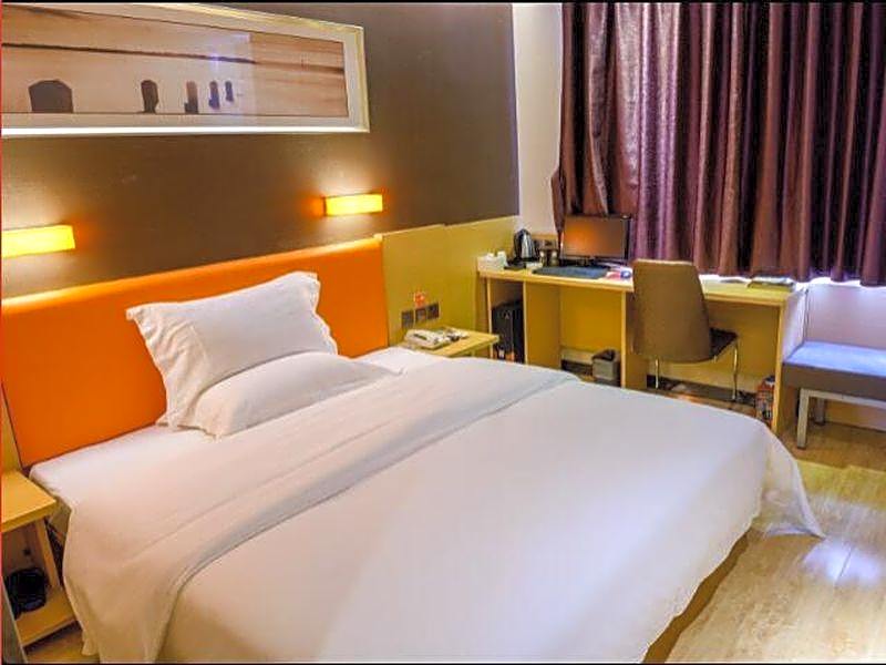 7 Days Premium Xinhua Train Station Square Branch