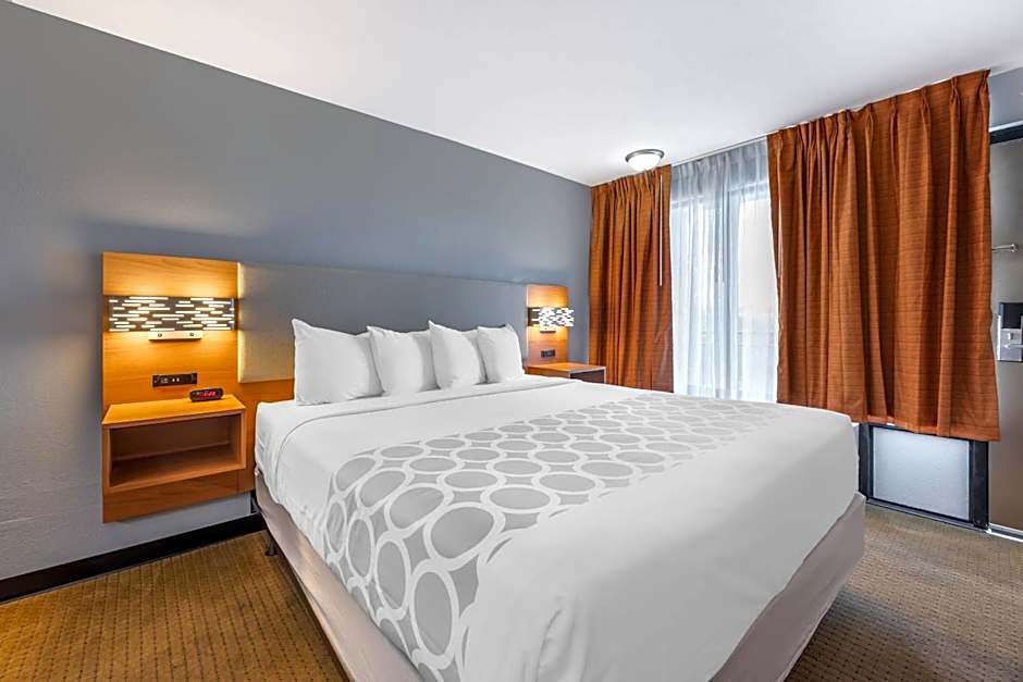 Suburban Studios Branson On The Strip