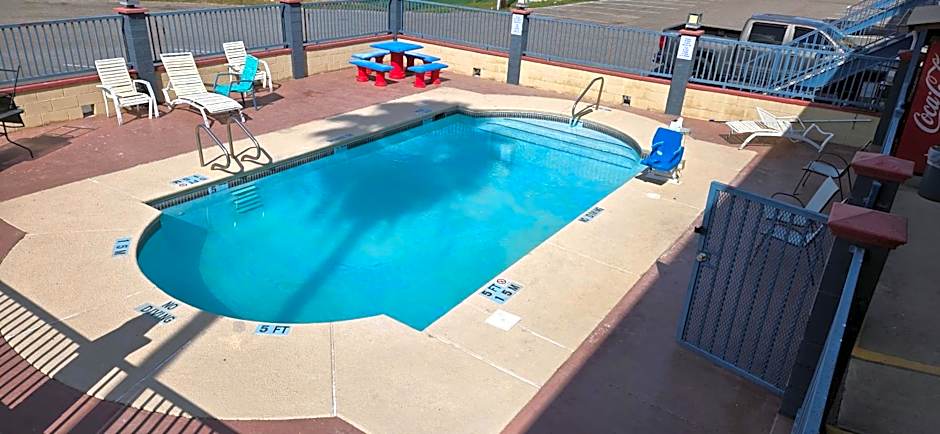 Deluxe Inn Airport
