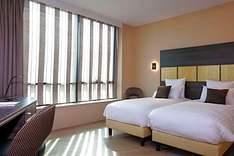 Junior Queen Suite