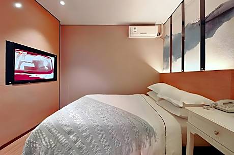 Comfort Queen Room