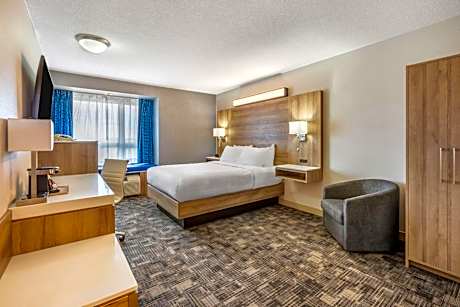 Deluxe Queen Room - Non-Smoking