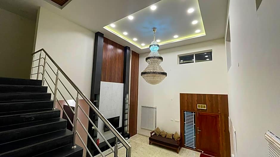 Queen's Hotel Mount garden Kodaikanal