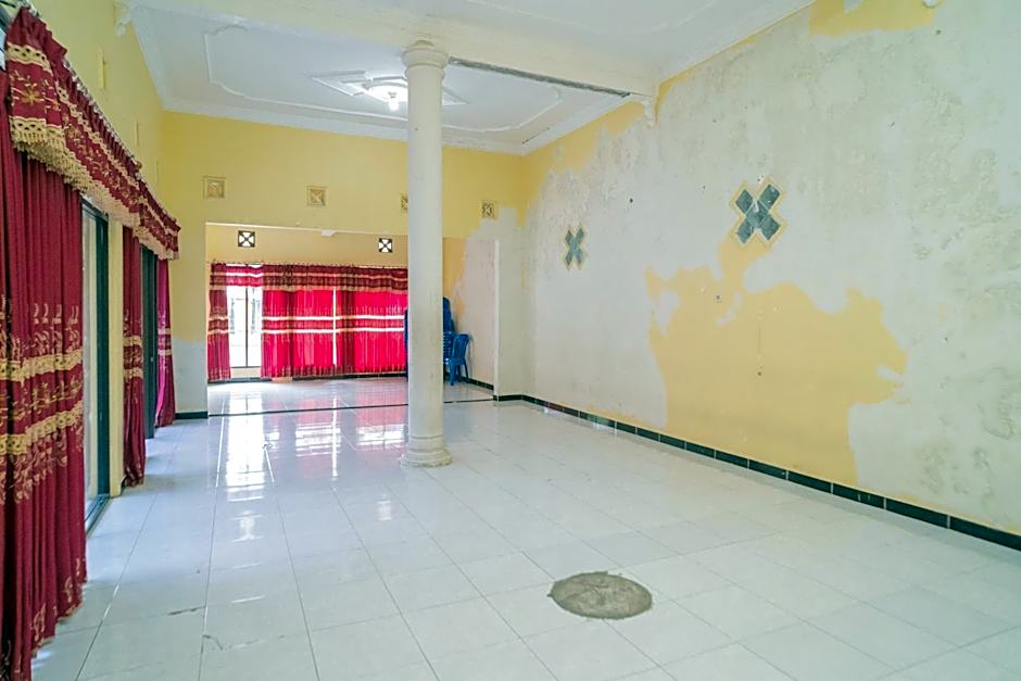 RedDoorz Syariah near Batu Night Spectacular 3