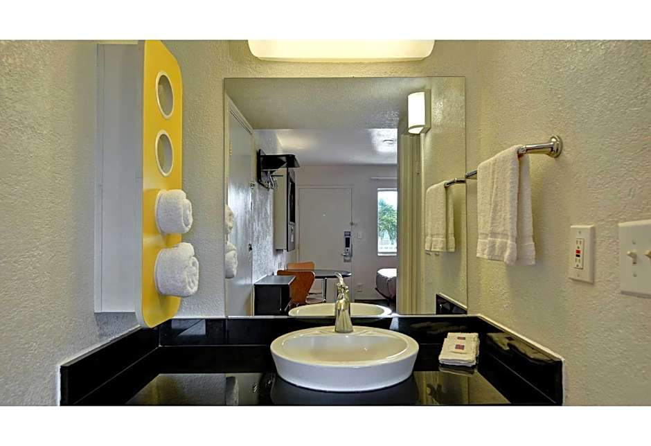 Motel 6 Dania Beach, FL