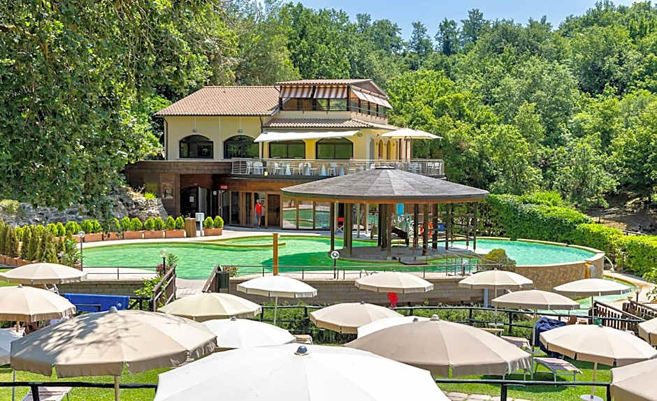 Residence with swimming-pool and thermal pools in Sorano