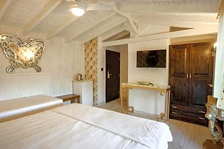 Deluxe Triple Room with Sea View