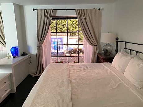 suite-giuseppe & lotte suite-quad room-ensuite-courtyard view