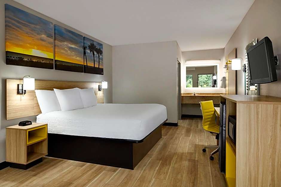 Days Inn by Wyndham Blythewood North Columbia