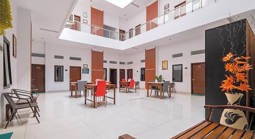 RedDoorz near Jawa Timur Park 3