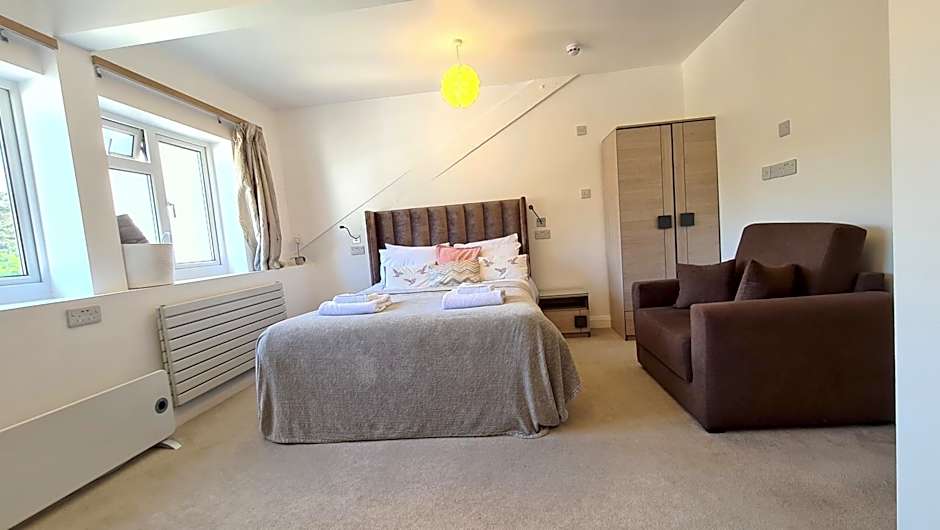 The Torland - Paignton Seafront - free parking, all rooms en-suite