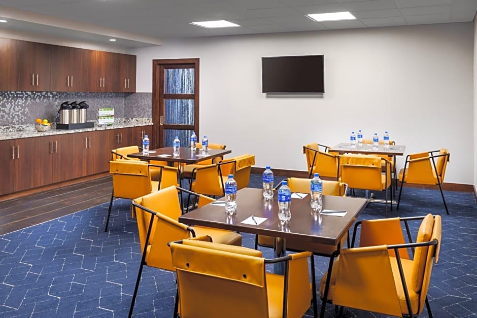 Courtyard by Marriott Manchester-Boston Regional Airport