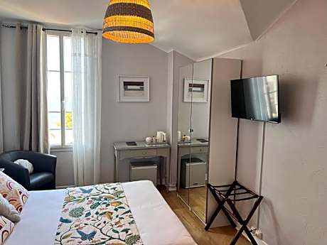 Mansard Roofed Double Room (4th Floor without elevator - Seaview)